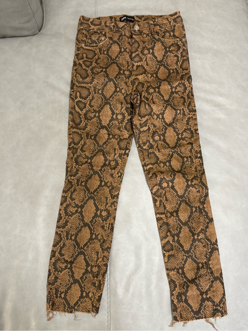 Snake Print Skinny Cropped Jeans size 6 NWOT